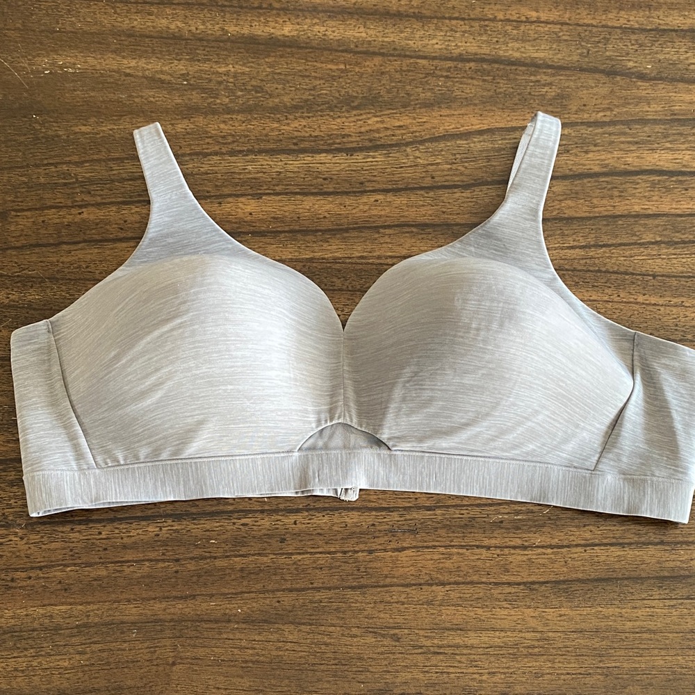 Cacique Comfort Bliss Lightly Lined No-Wire Gray Bra 50B Excellent Condition
